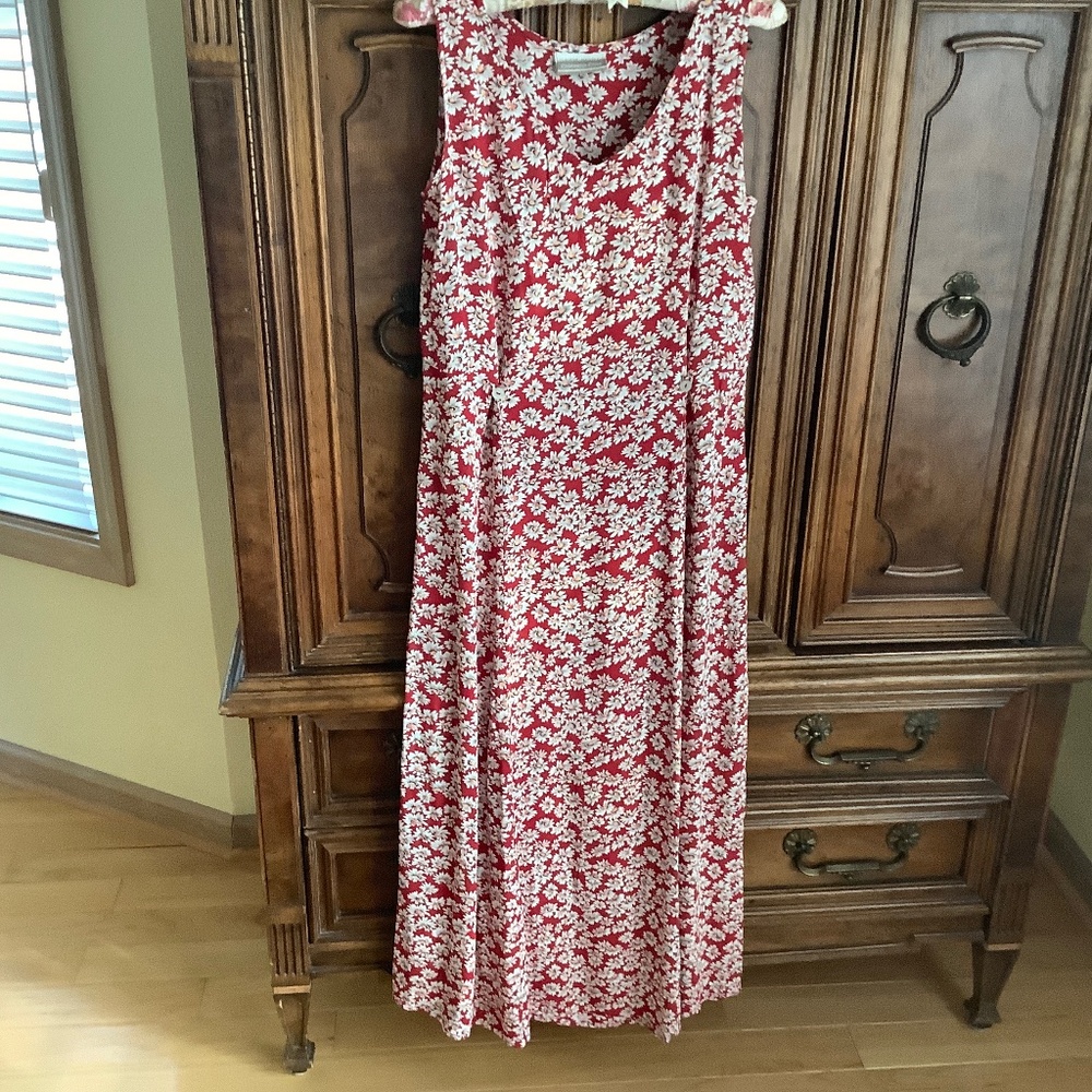Coldwater Creek sleeveless rayon dress, red with daisy pattern, size M